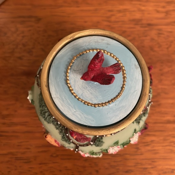 Resin Trinket Box with Red Birds or Cardinals - Picture 3 of 7